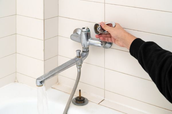 Cost of Leaky Bathtub Repair in Sugar Land